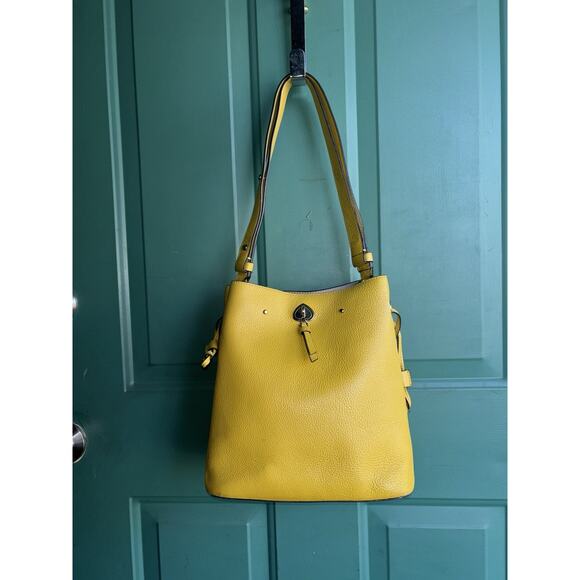 Kate Spade Marti large bucket bag in yellow pebbled leather - Picture 2 of 16